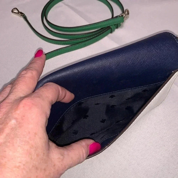KATE SPADE ♠️ Women’s Purse, comes with/Crossbody Strap, Great Condition❣️ - Picture 3 of 6
